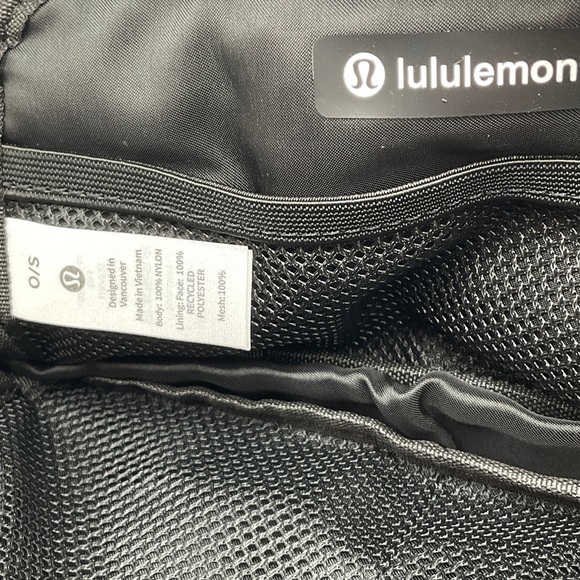 lululemon athletica Midnight Black Belt Bag NWT - Picture 6 of 7